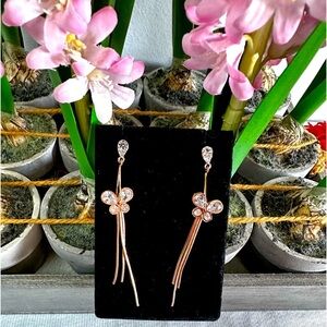 E41- Beautiful Fashion Jewelry Butterfly Rose Hold Earrings with Rhinestones BN